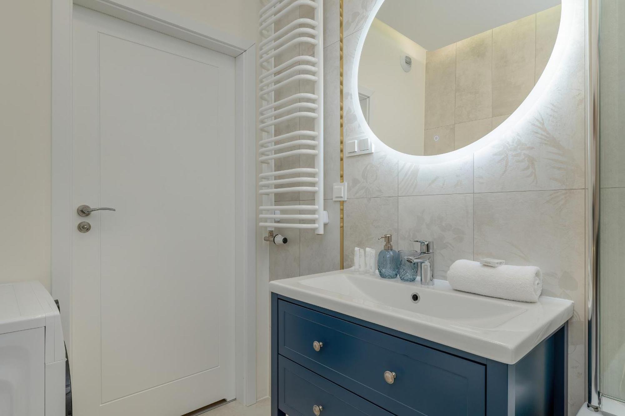 Cozy Apartment Orawska With Balcony By Noclegi Renters Krakow Exterior photo